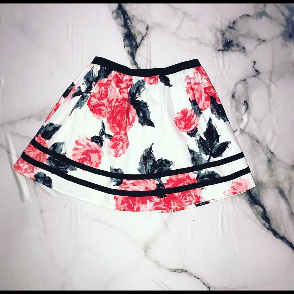 Tobi Spring Floral Mini Skirt Size M
